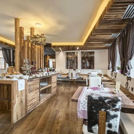 维特斯山区小屋酒店 4*